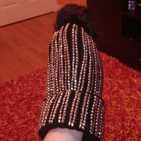 Adrienne Landau Black Bling Pom Beanie - Picture 6 of 6